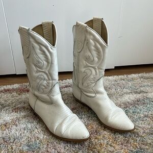 White leather cowboy boots, women’s size 8.5